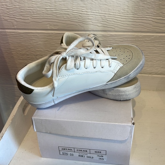 Gold sneakers - Picture 4 of 4